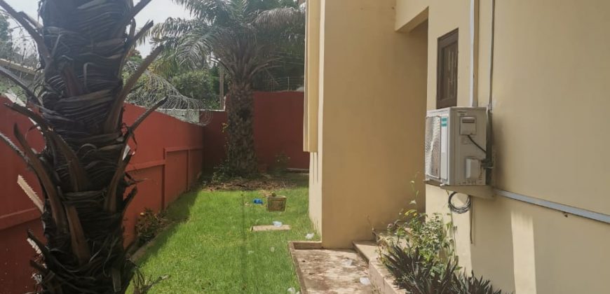 Executive unfurnished self compound house at airport residential area for rent