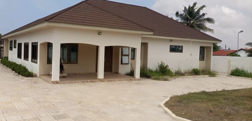 New built 5 bedroom en suite with 2 boys quarters for rent at Tema community 10