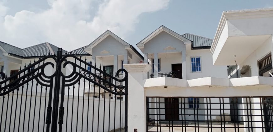 4 master bedrooms for sale at Tema community 6