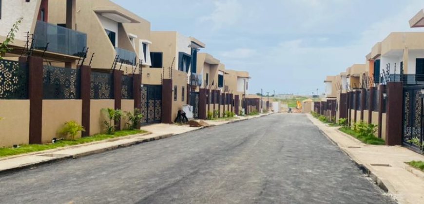 4 bedroom luxurious bedroom House for sale at spintex Manet