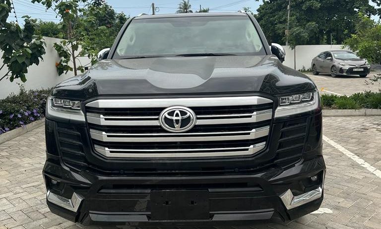 2023 Toyota Landcruiser vx fully loaded for sale